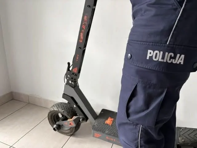 Września - Pędził hulajnogą na krajówce - Aktualności Policja Wielkopolska