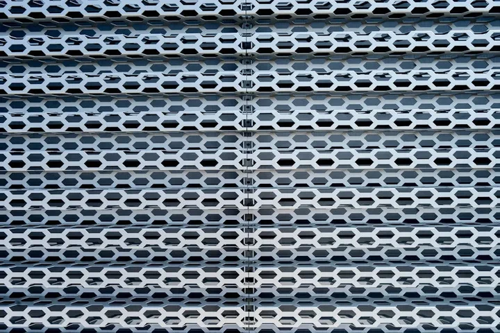 Stal nierdzewna a stal zwykła – kluczowe różnice