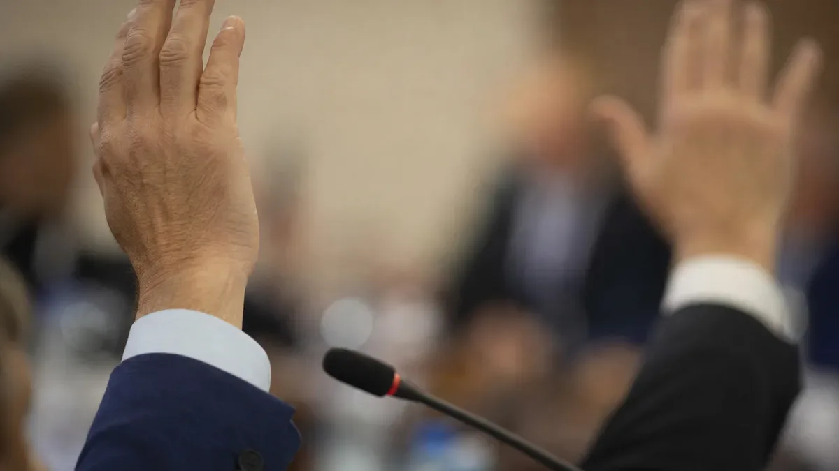 Nadzwyczajna sesja powiatu. Radni zajmą się dostępnością stacji w Gnieźnie