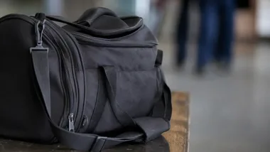 Pozostawiony plecak może uruchomić alarm. Policja ostrzega