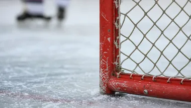 Nowa murawa i światło na stadionie hokejowym w Gnieźnie. Inwestycja za 3,2 mln zł
