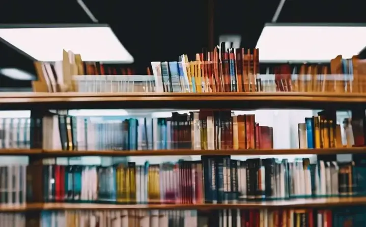 Książka na telefon - wolontariusze przywracają książkom drogę do domu