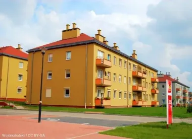 Rysunki miasta – piórkiem o codzienności w nowej wystawie w MOK