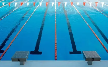 Gnieźnieńskie baseny letnie ruszają z dmuchaną zjeżdżalnią i sportem