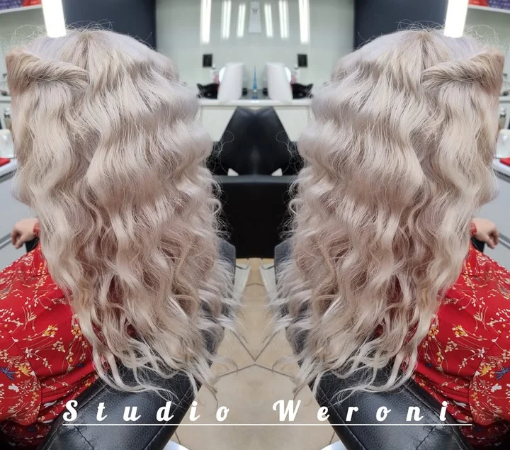 Grafika promocyjna wydarzenia Dzień Kobiet w Studio Weroni — chwila relaksu i odświeżenie fryzury