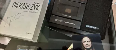 W Gnieźnie muzyka wraca na kasety i winyle - mini-wystawa kusi wspomnieniami