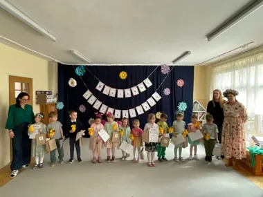 Wiosna weszła do przedszkola razem z wierszami, domkami dla owadów i pochodem