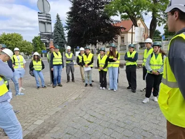 Studenci weszli na plac budowy i zobaczyli kanalizację od środka