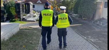 Cmentarze przed Wszystkimi Świętymi. Policja w Gnieźnie ostrzega